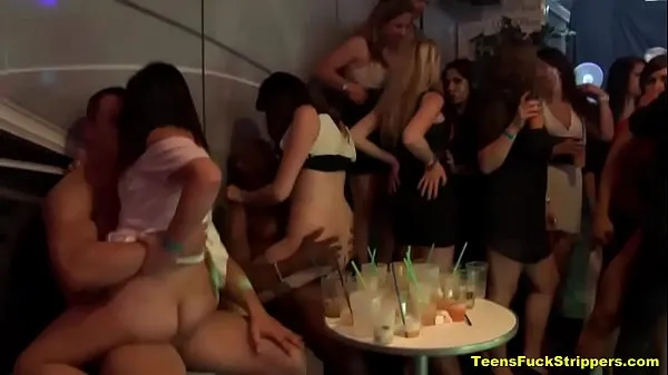 Friss CFNM Strippers Bang Dirty Teen Sluts At Party Night legjobb filmek