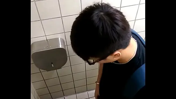 spying at the MRT restroom Phim hàng đầu mới