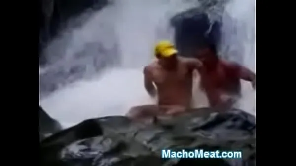 最新の Naked Guys Play in Waterfall トップ映画