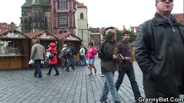 Świeże Guy picks up and fucks granny from behind najlepsze filmy