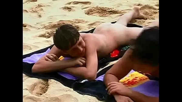 Amigos na praia naturista Film terpopuler baru