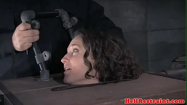 Nuovi BDSM sub dominated in pillory by her maledomfilm migliori