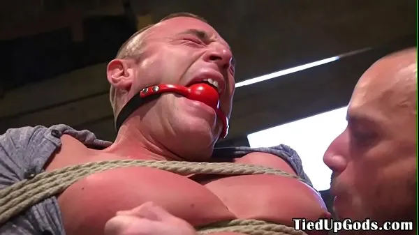 تازہ Ripped bdsm dom whipping muscle subs cock ٹاپ موویز