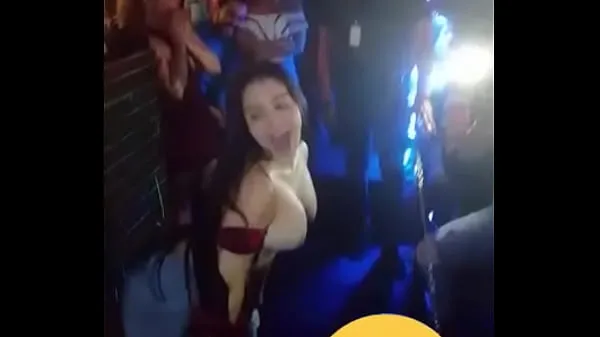 Yeni Novinha se mostrando na balada en iyi Filmler