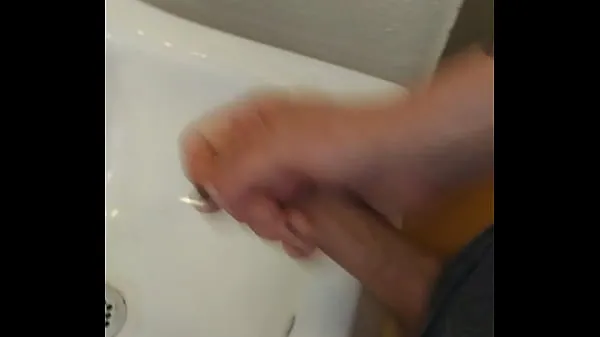 최신 Masturbating in public bathroom 인기 영화