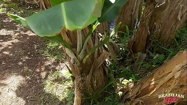 Färska Couple caught fucking on banana tree toppfilmer