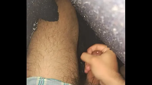 新鲜的Man masturbating under the covers热门电影