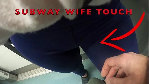 Sveži My Wife Let Older Unknown Man to Touch her Pussy Lips Over her Spandex Leggings in Subway najboljši filmi