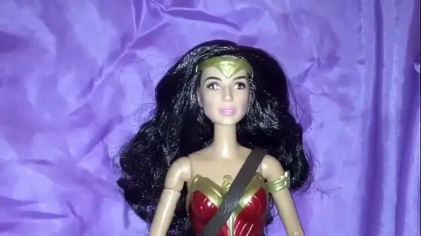 新鲜的Wonder Woman Doll热门电影