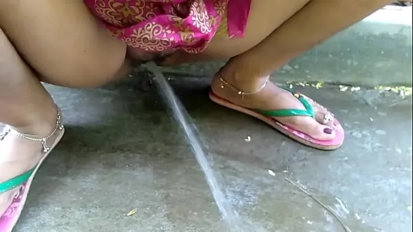 Compilação de vídeo Desi Bhabhi Outside Pissing melhores filmes recentes