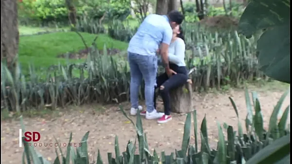 SPYING ON A COUPLE IN THE PUBLIC PARK Filem popular baharu