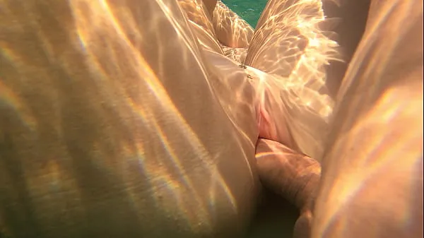 Nouveaux Risky Fucked nager fille sous l'eau Anal public et baise de chatte sur la plage JessiJekmeilleurs films