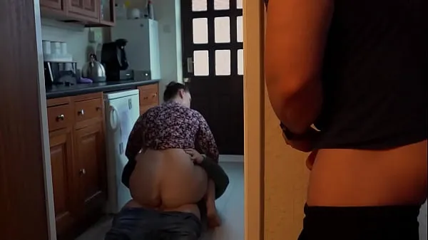 Esposa de bunda grande é espancada pelo amante enquanto marido corno assiste e se masturba melhores filmes recentes