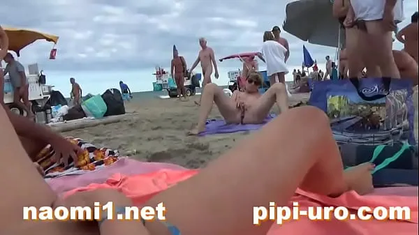 Ferske girl masturbate on beach toppfilmer