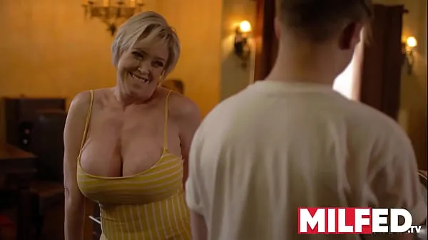 Mother-in-law Seduces him with her HUGE Tits (Dee Williams) — MILFEDأحدث الأفلام