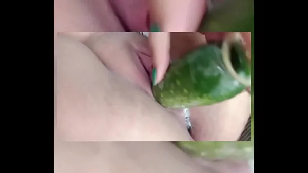 Yeni Breaking the pussy with cucumber and showing the cuzim en iyi Filmler