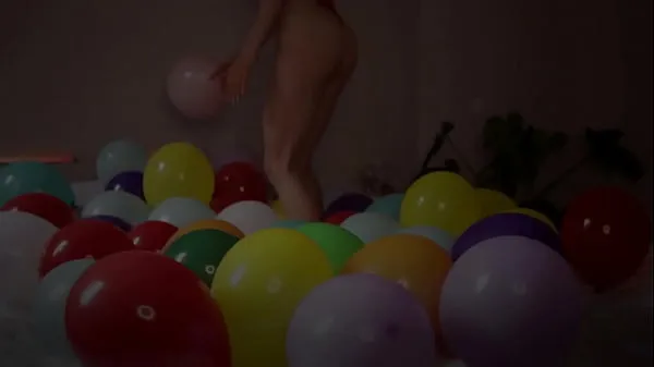 Aktuelle Geburtstagsballons. Gefüllt und mit Sperma bedecktTop-Filme