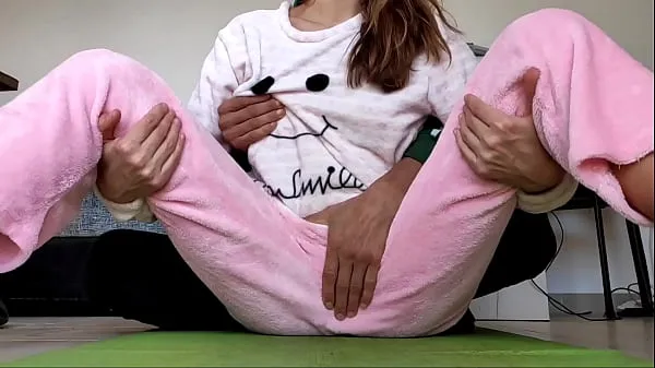最新の asian amateur real homemade teasing pussy and small tits fetish in pajamas トップ映画