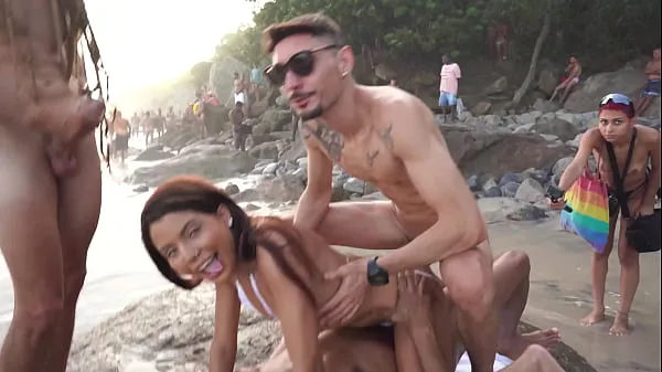 Färska Daped-In-Public : Bianca DANTAS fucks in front of a lot of people at an overflooded beach (DAP, anal, public sex, monster cocks, voyeur, perfect ass, ATM, 3on1) OB299 toppfilmer